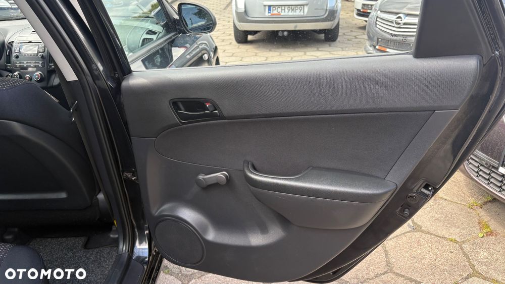 Hyundai i30 1.6 Comfort - 12