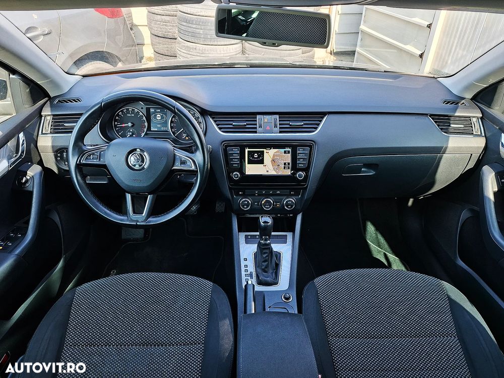 Skoda Octavia 1.6 TDI (Green tec) DSG Style - 6