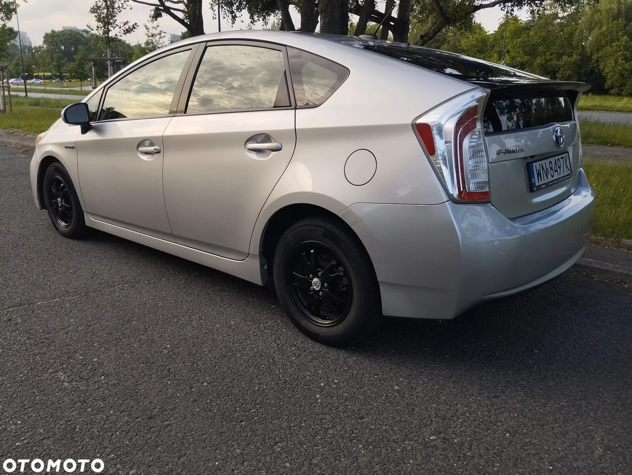 Toyota Prius (Hybrid) - 4