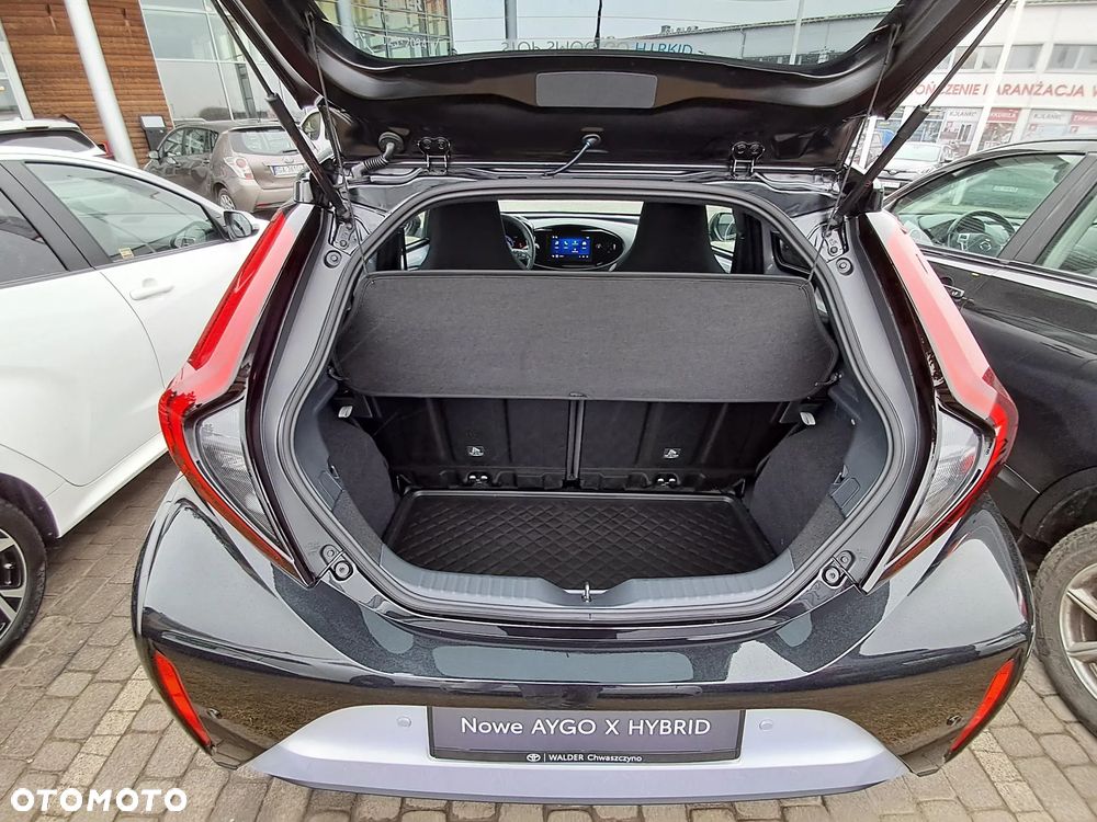Toyota Aygo X Hybrid 1.5 Style e-CVT - 21