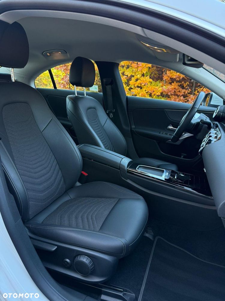 Mercedes-Benz CLA 200 7G-DCT - 16