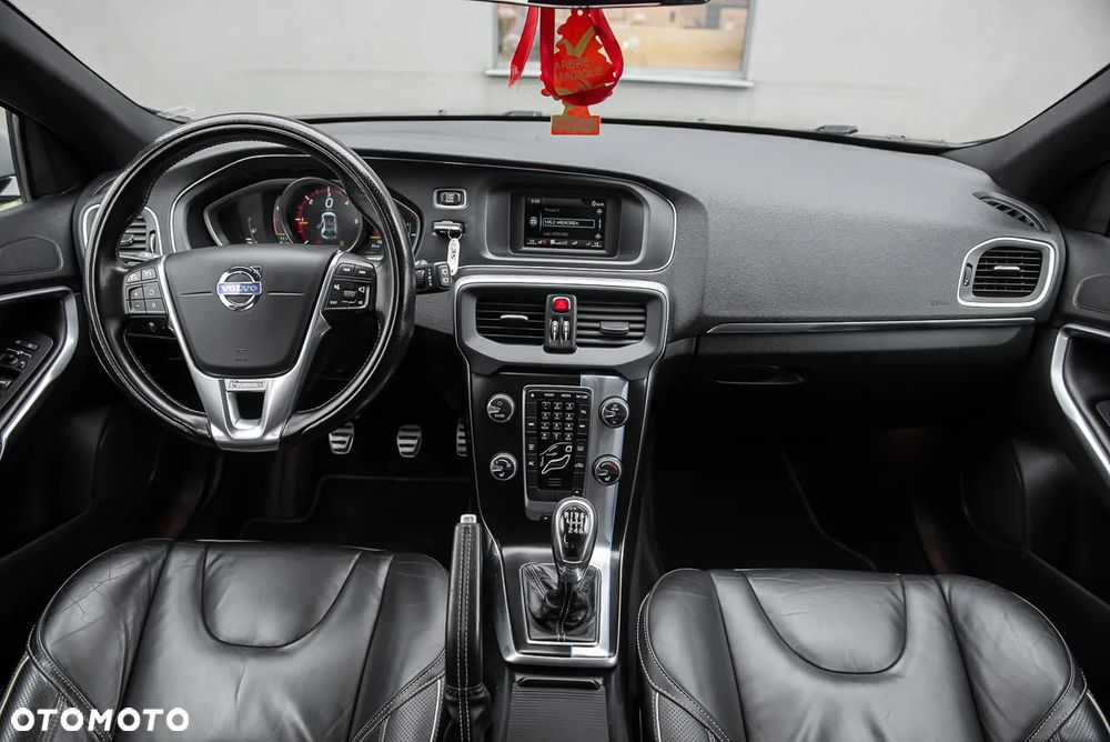 Volvo V40 D2 R Design - 25