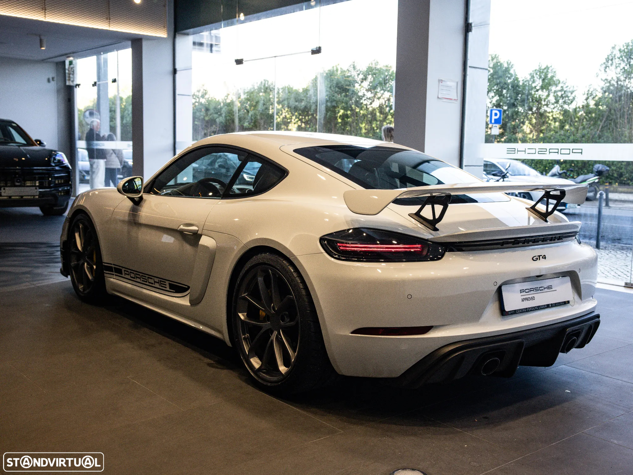 Porsche 718 Cayman GT4 - 7