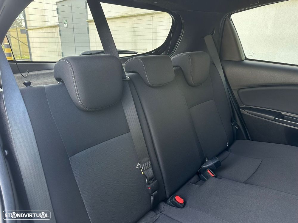 Toyota Yaris 1.5 HSD Comfort +P.Style+P.Techno - 9