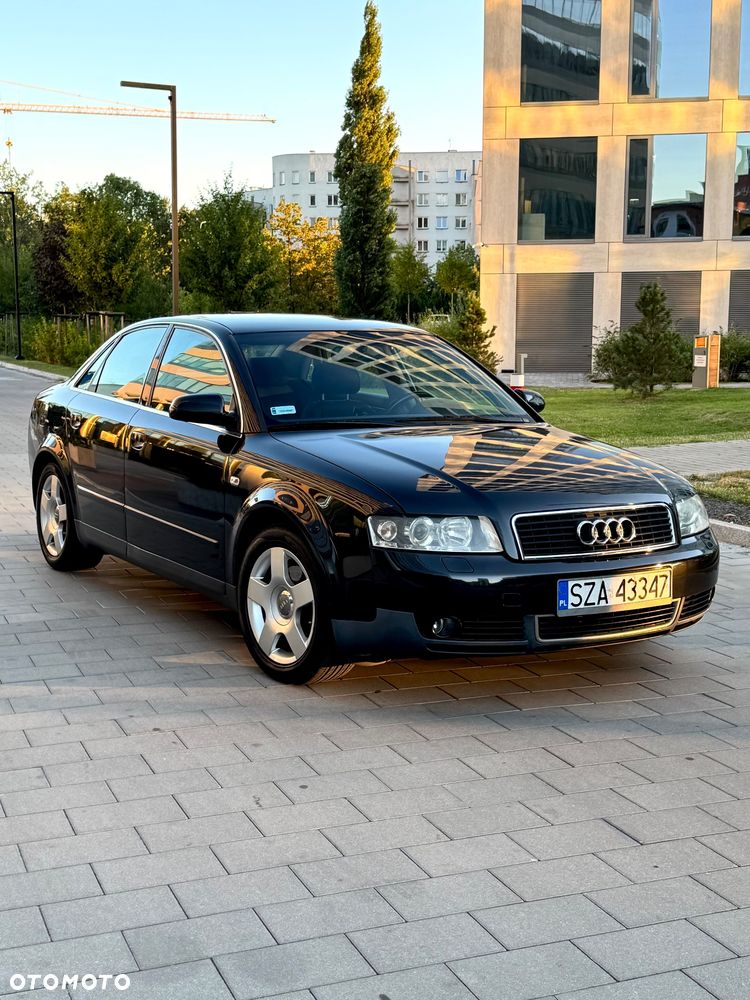 Audi A4 Limousine - 1