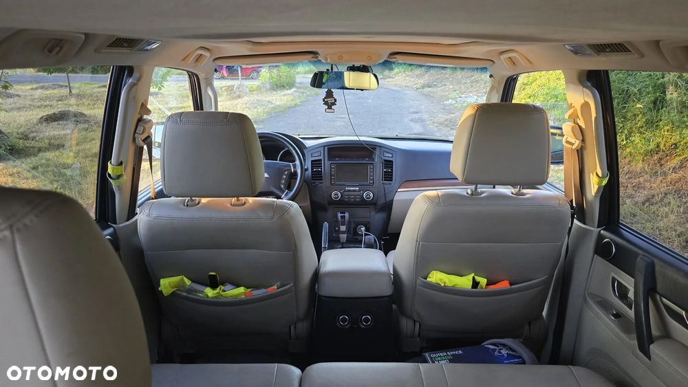 Mitsubishi Pajero 3.2 DID Elegance - 9