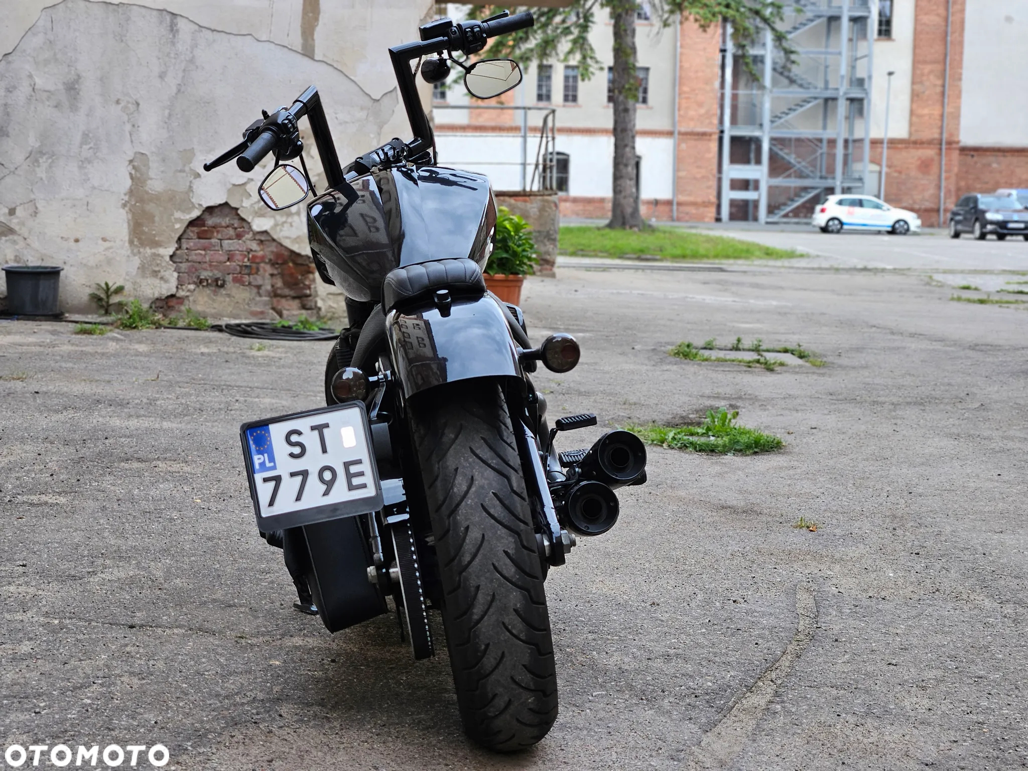 Harley-Davidson Softail Street Bob - 14