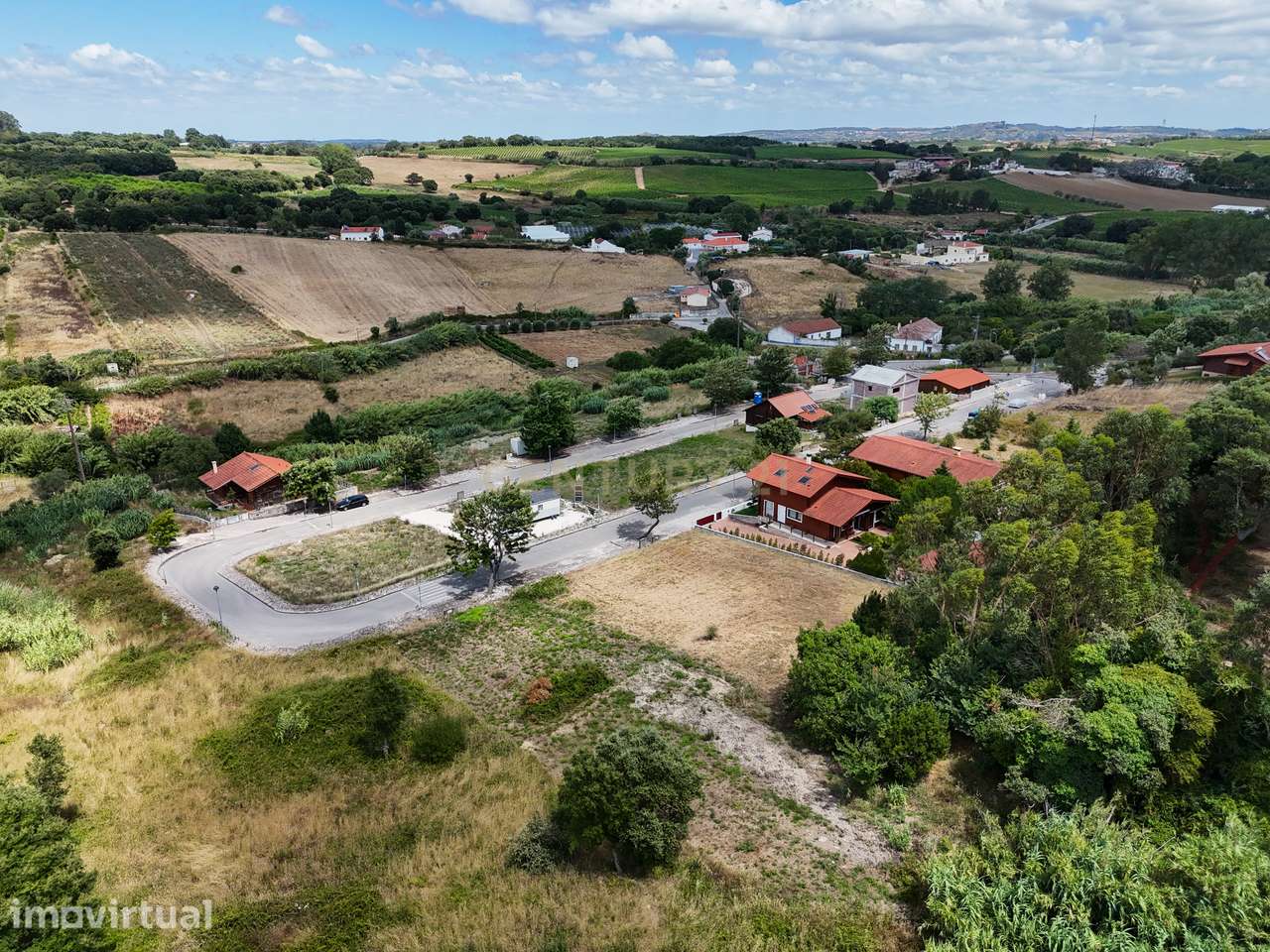 Terreno urbano inserido em loteamento com 878 m2 na Quinta do Arneiro - Grande imagem: 2/21