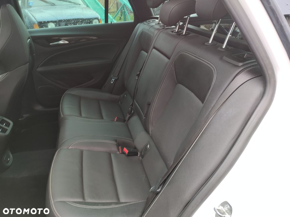 Opel Insignia - 25