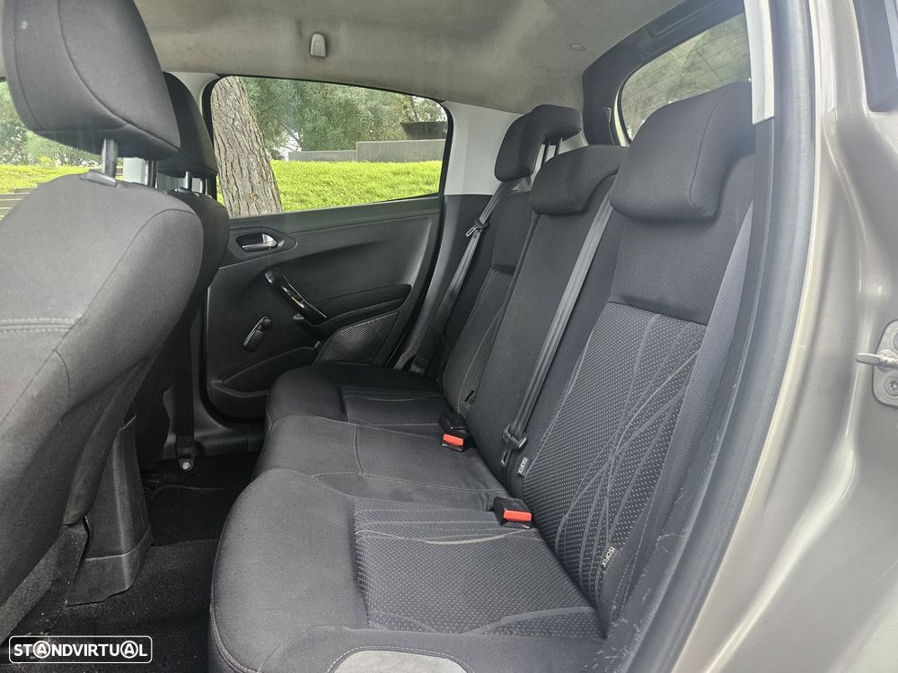 Peugeot 208 1.4 HDi - 6