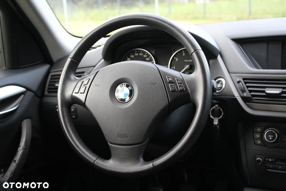 BMW X1 sDrive18i Sport Line - 23