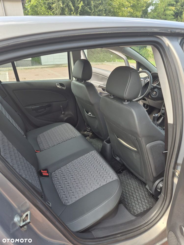 Opel Corsa 1.4 16V Cosmo - 12