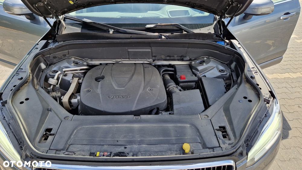 Volvo XC 90 D5 AWD Momentum 7os - 22