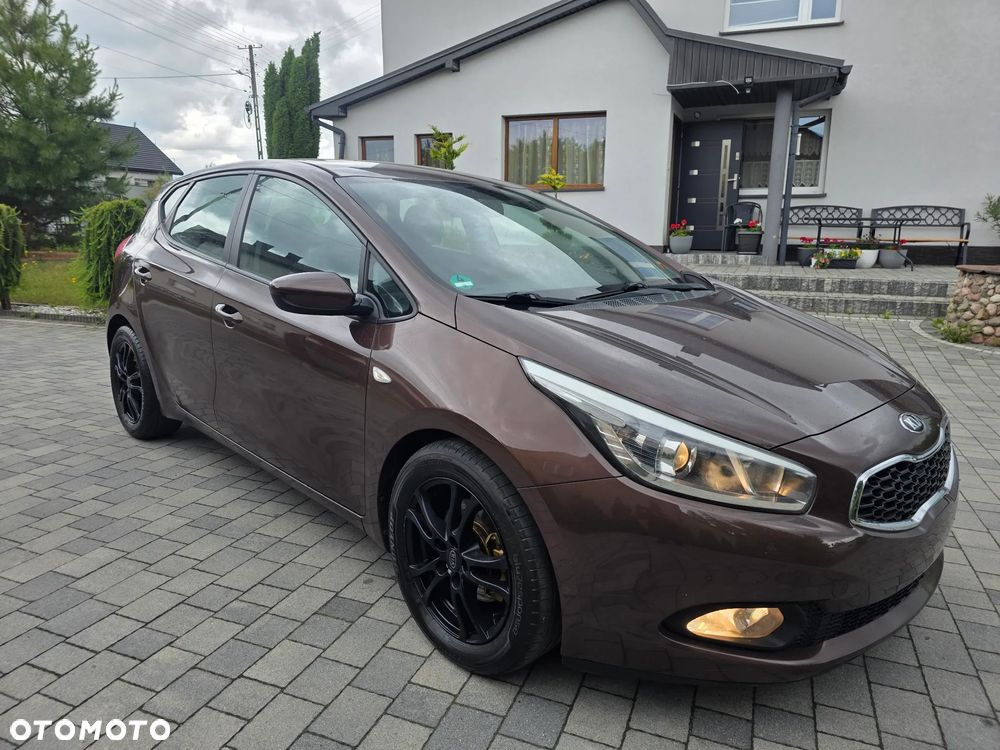 Kia Ceed 1.6 GDI Dream-Team Edition - 25