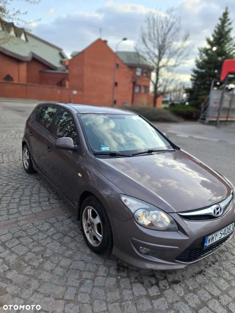 Hyundai i30 1.6 CRDi Base EU5 - 6