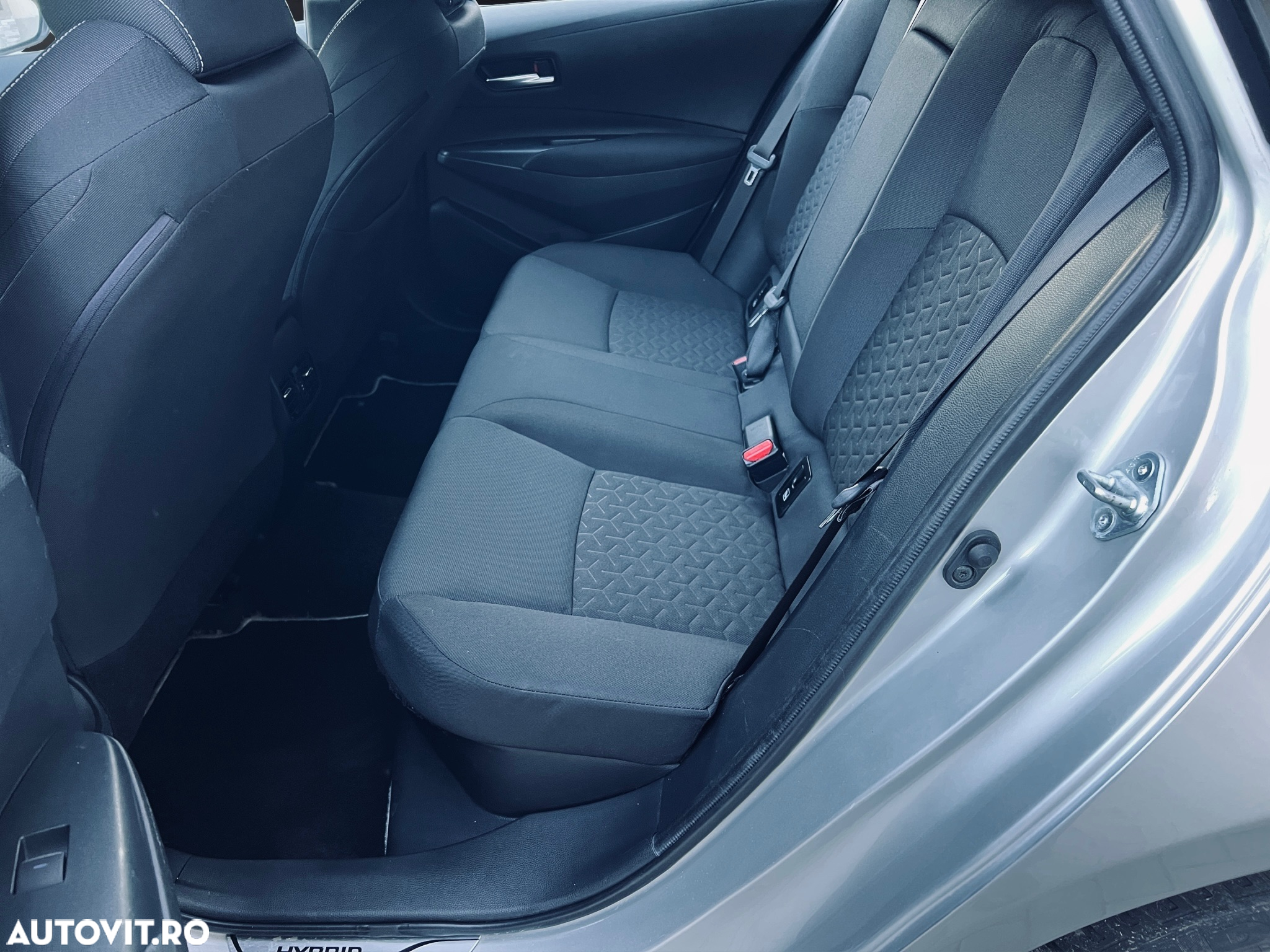 Toyota Corolla 1.8 Hybrid Business Edition - 16