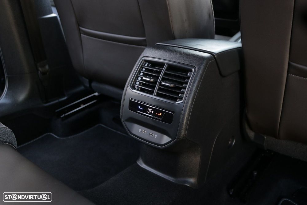SEAT Leon 1.4 e-Hybrid Xcellence DSG - 28