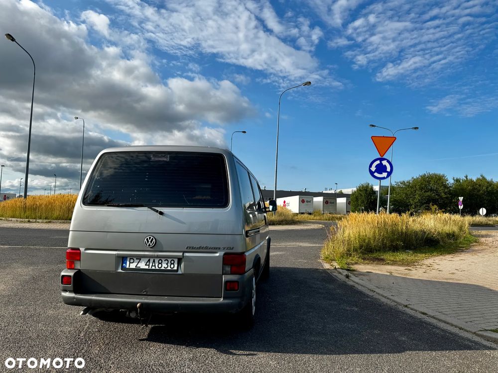 Volkswagen Multivan - 7