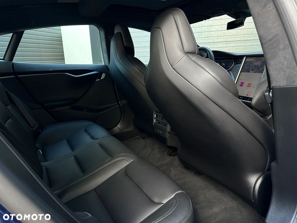 Tesla Model S - 35