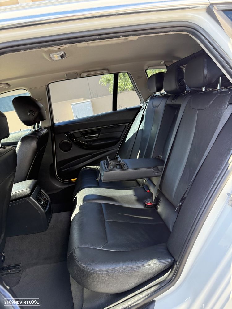 BMW 320 d Auto Pack M - 16