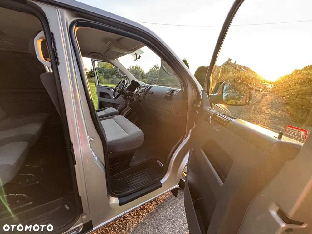 Volkswagen Caravelle - 12