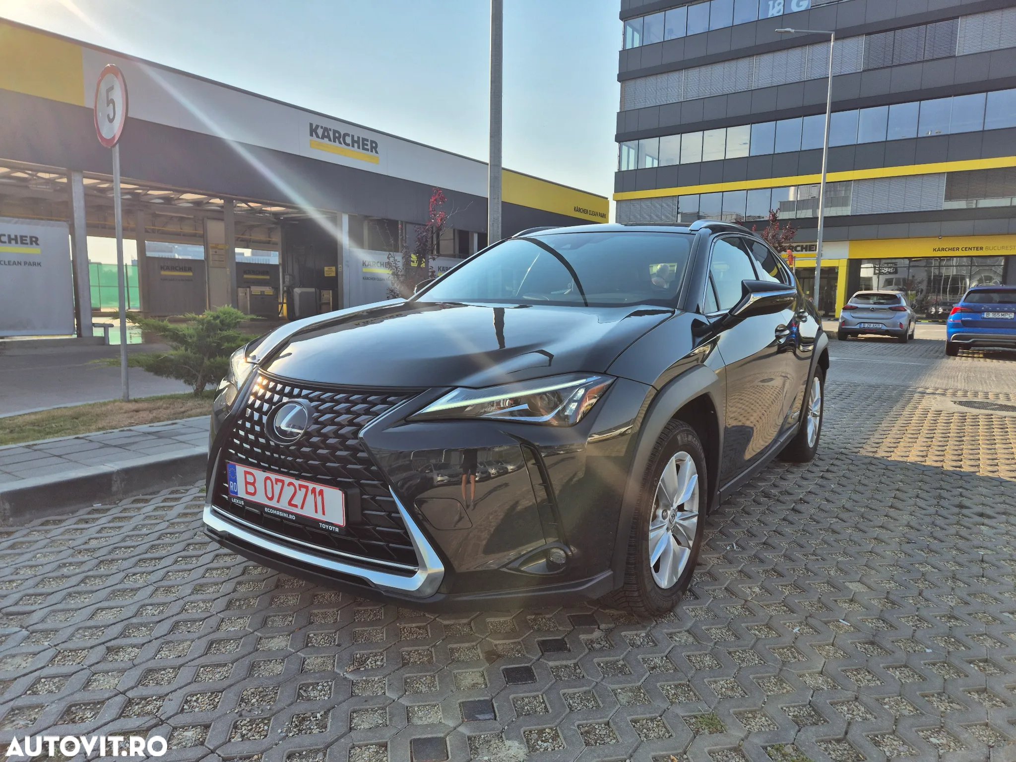 Lexus UX 250h Business Edition - 4