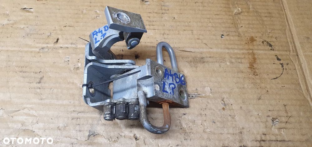 Zawias zawiasy drzwi lewy przód para Audi A4 B6 8E0831411 - 1
