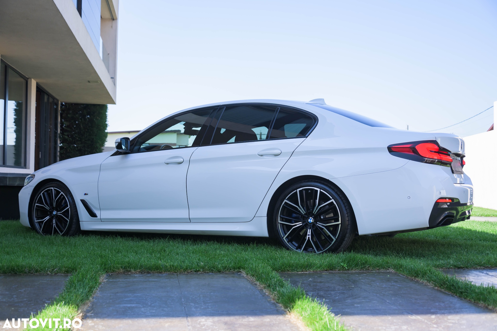 BMW Seria 5 530d xDrive AT MHEV - 11