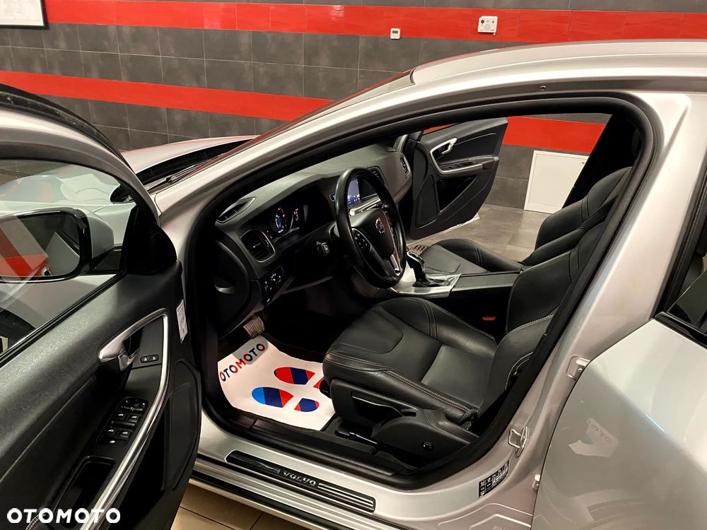 Volvo S60 D4 Geartronic RDesign - 16