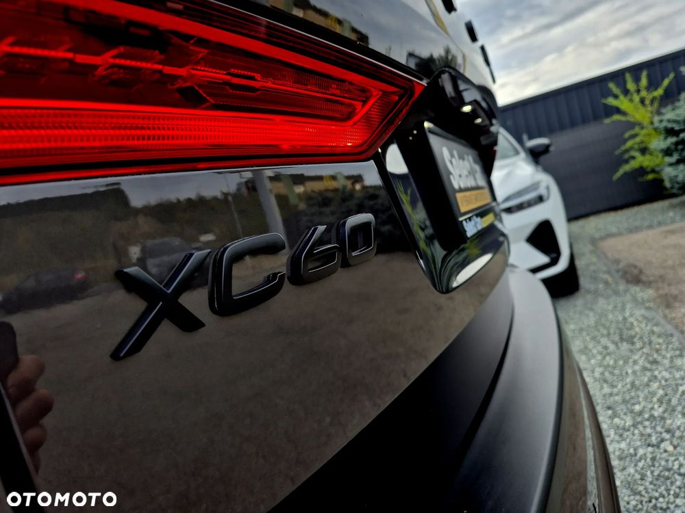Volvo XC 60 B4 D AWD Ultimate Dark - 32