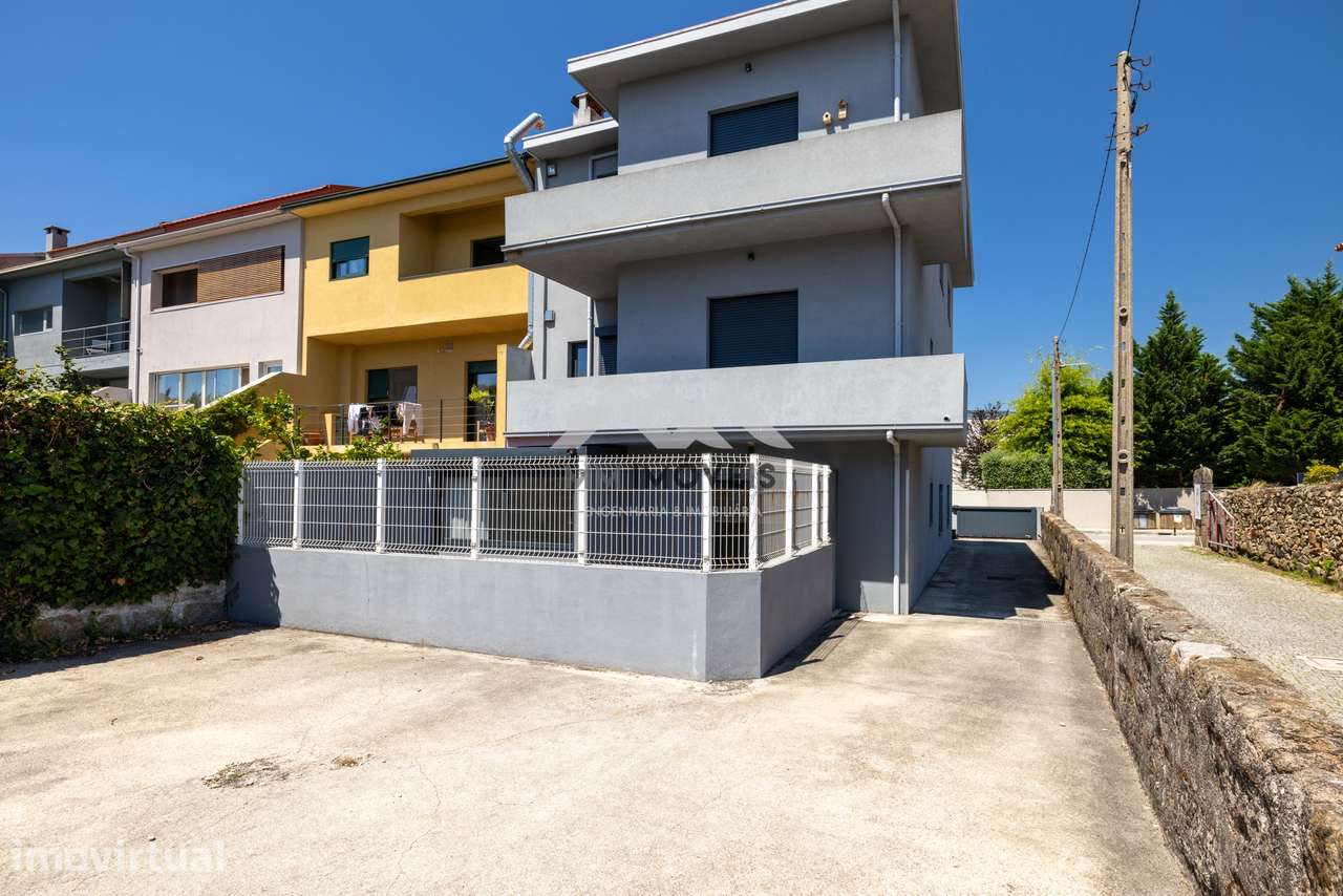 Apartamento T3 | Renovado | Arrendamento | Garagem | Varanda | Foz | M - Grande imagem: 5/7