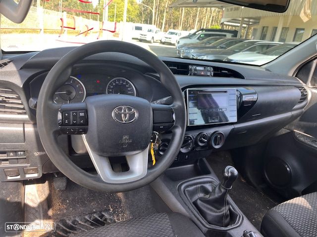 Toyota HILUX 4X4 CLUB C/FULL BOX - 9