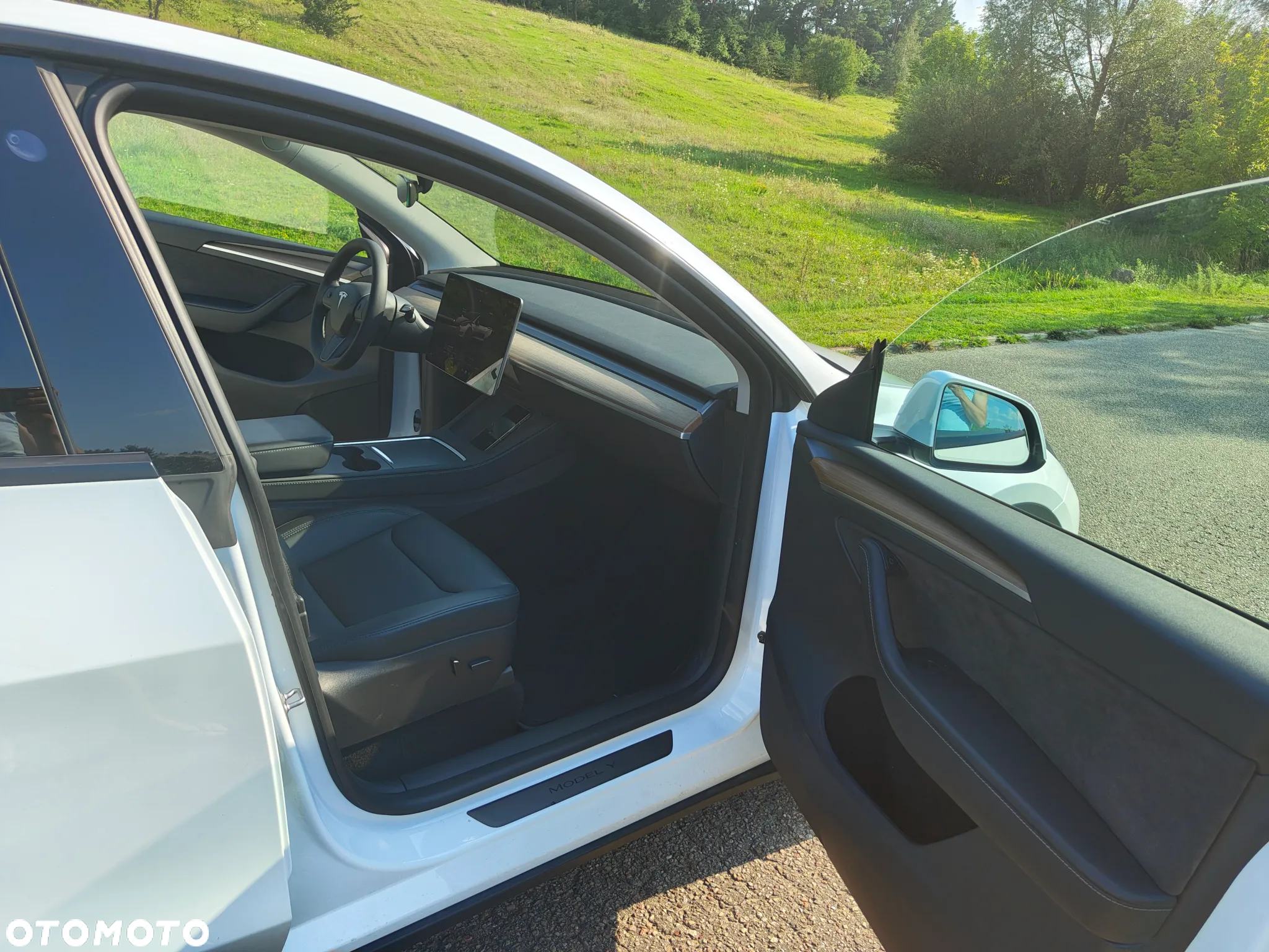 Tesla Y Model Long Range Dual Motor AWD - 17