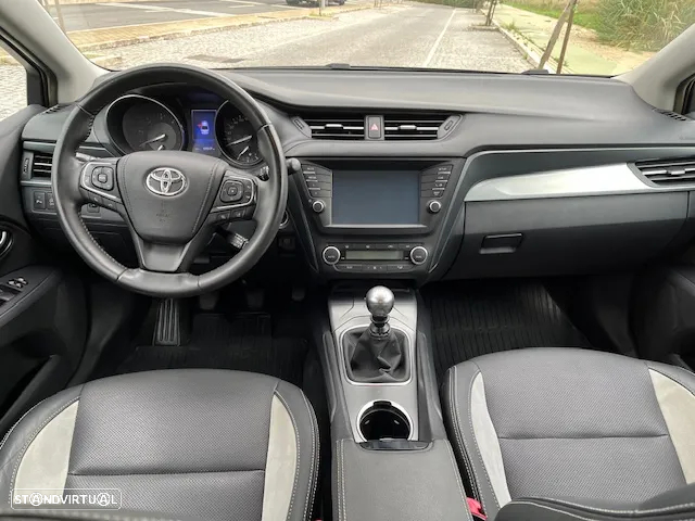 Toyota Avensis SD 1.6 D-4D Exclusive +P.Business - 17