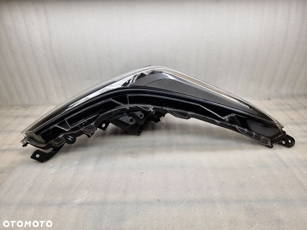 Toyota Prius IV  lift lampa przód prawa - 8