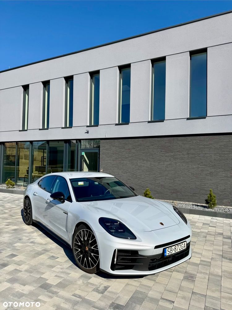 Porsche Panamera 4 E-Hybrid PHEV - 1
