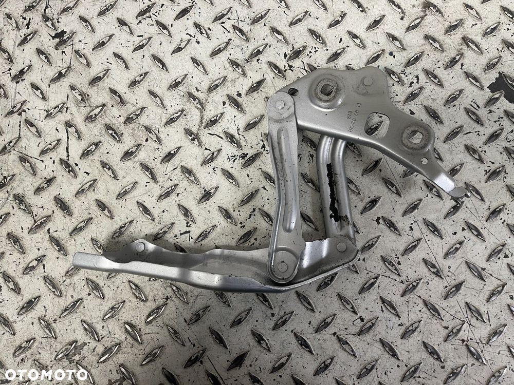 ORYGINALNY ZAWIAS ZAWIASY MASKI LEWY LEWA LA7W  SKODA OCTAVIA IV 4 20-26 5E3823301 - 3