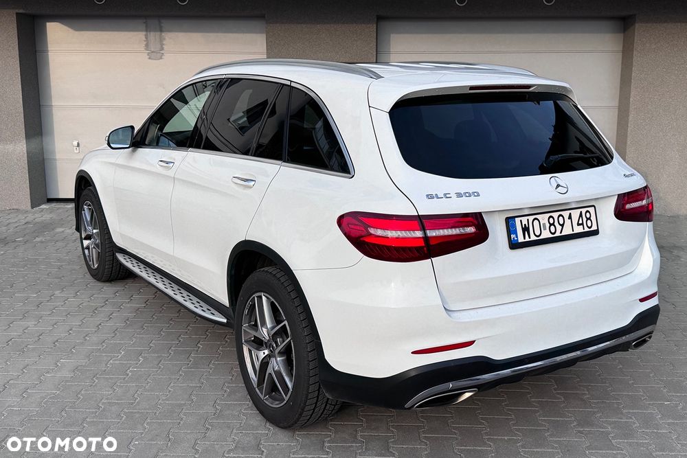Mercedes-Benz GLC 300 4Matic 9G-TRONIC AMG Line - 12