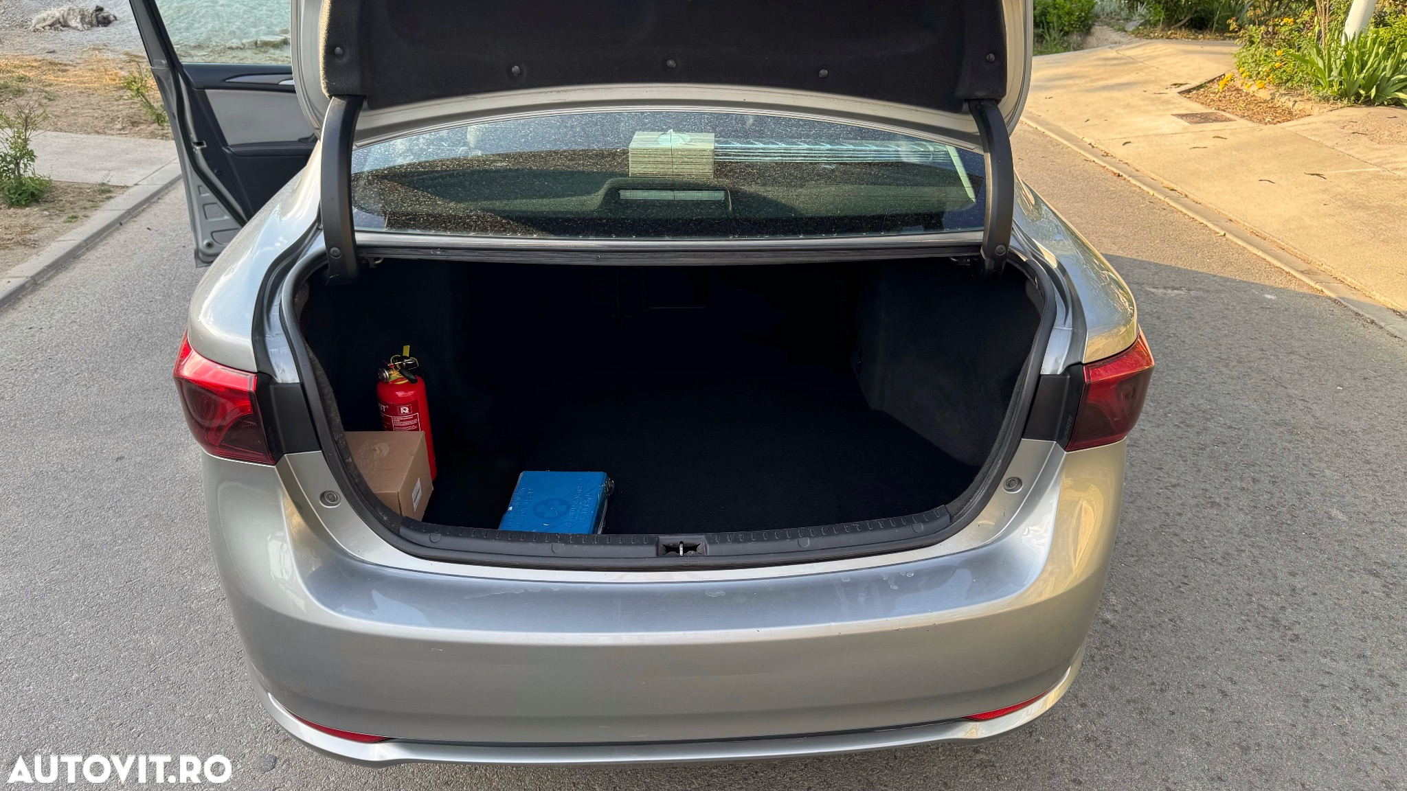 Toyota Avensis 2.0 D-4D Executive - 10