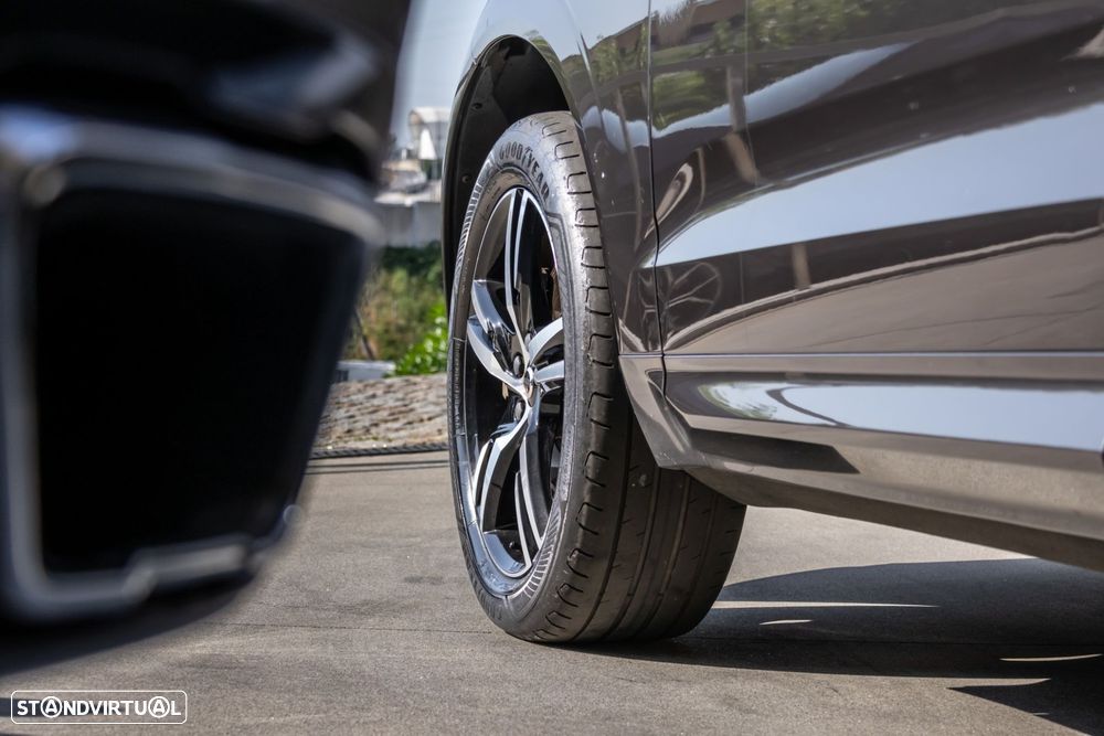 Volvo XC 60 2.0 B4 R-Design Geartronic - 9