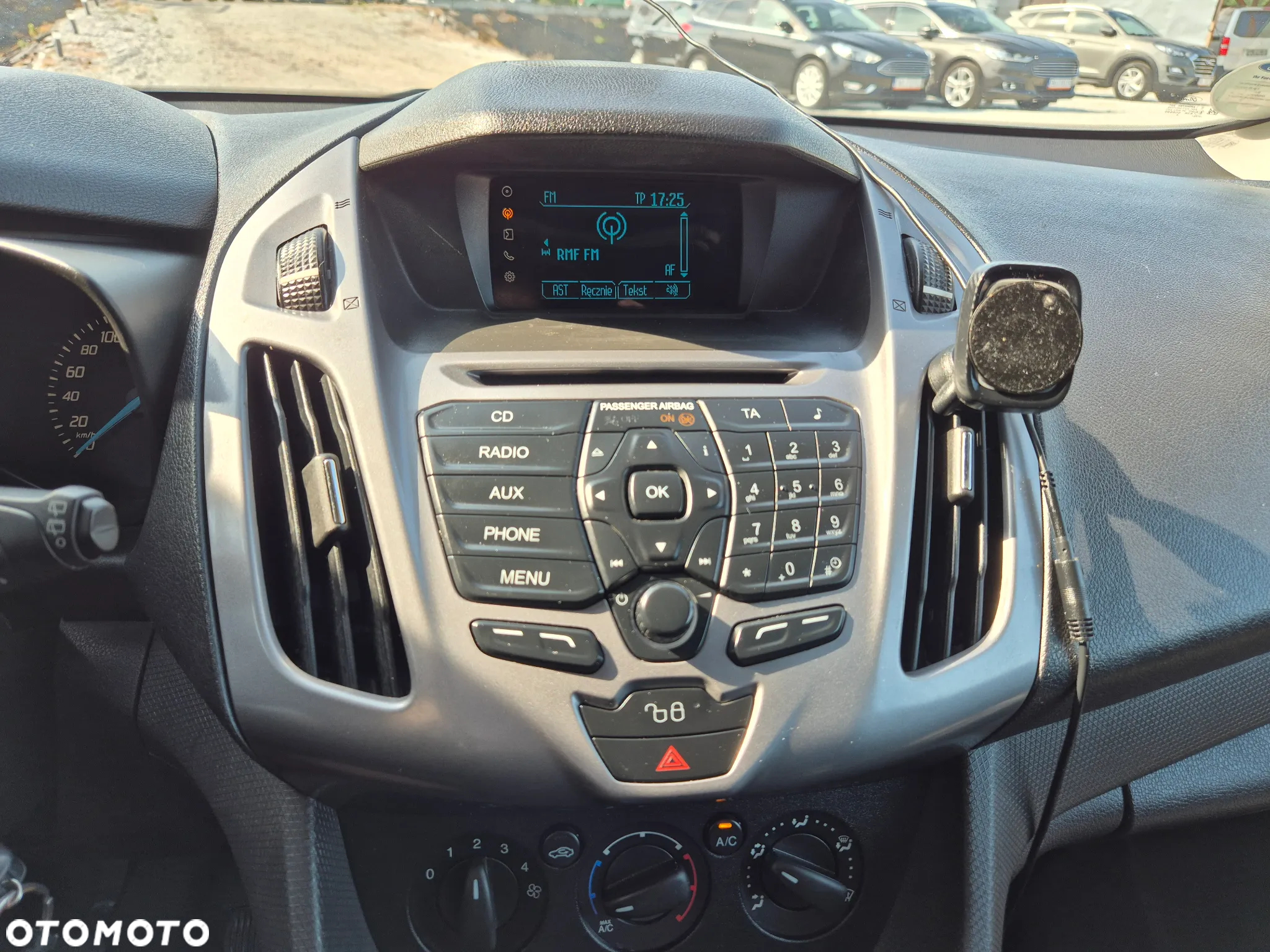 Ford Transit Connect - 18