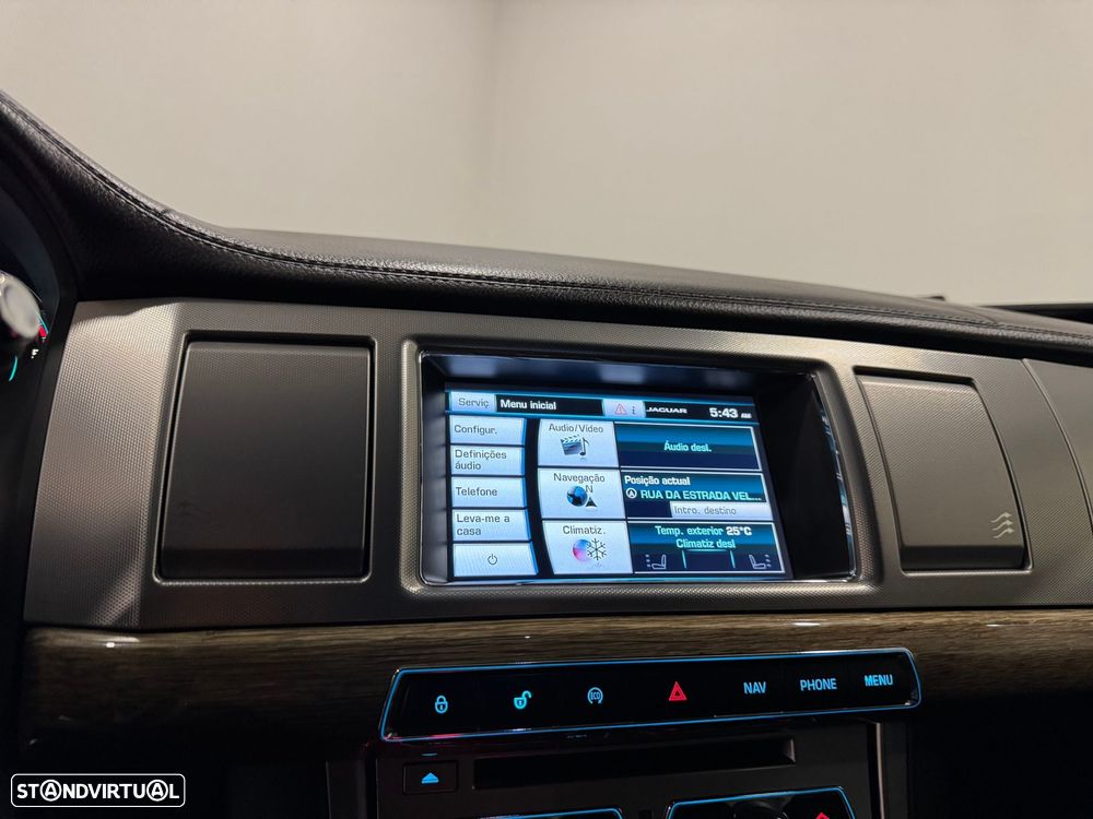 Jaguar XF Sportbrake 2.2 D Premium Luxury - 33