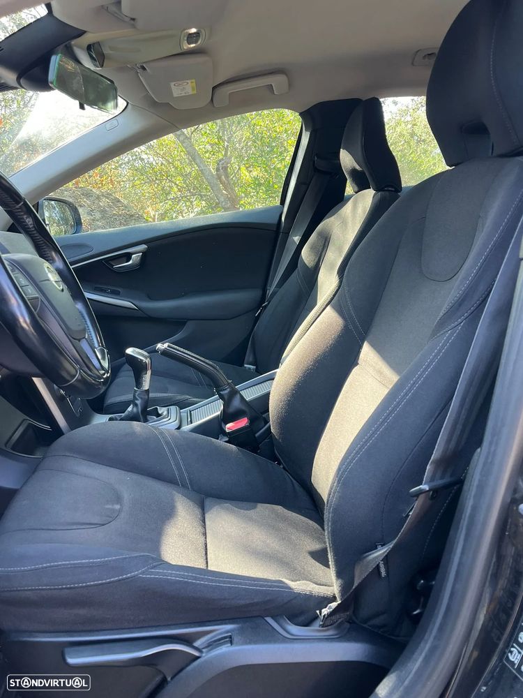 Volvo V40 Cross Country - 9