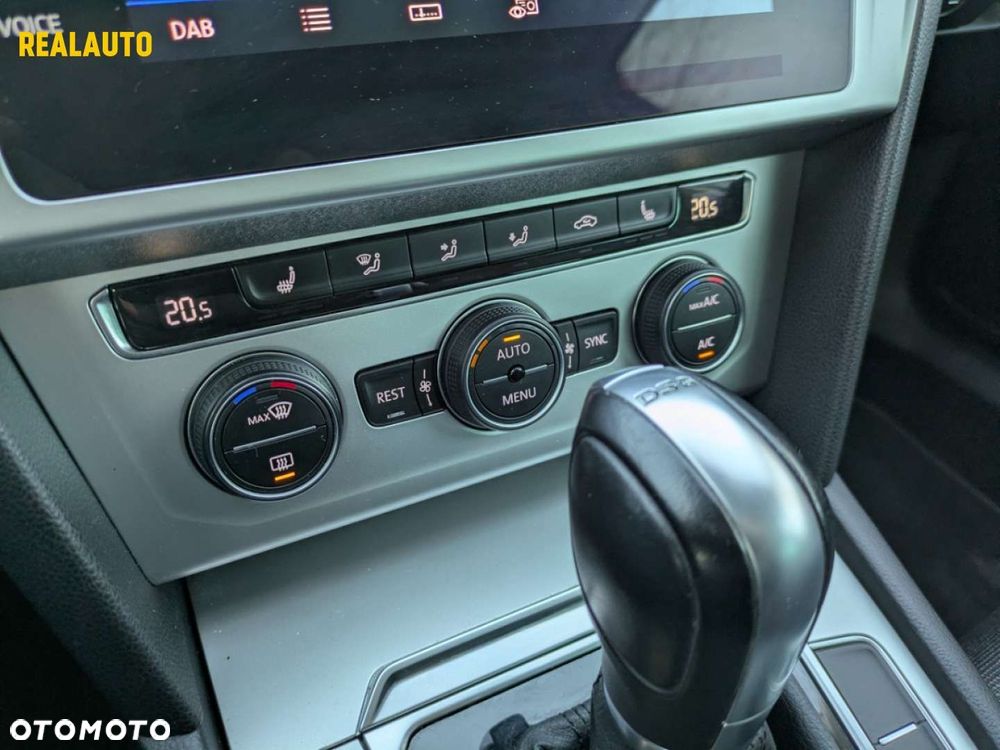 Volkswagen Passat - 14