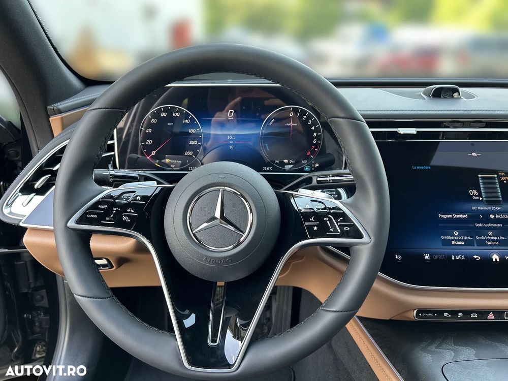 Mercedes-Benz E 300 4MATIC PHEV - 11