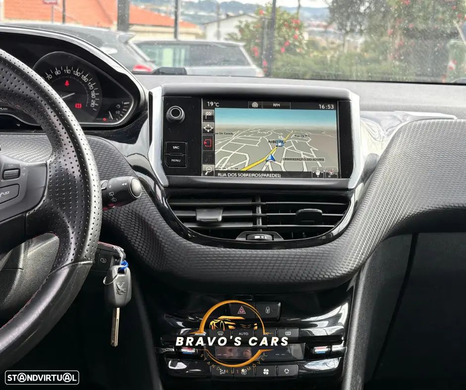 Peugeot 208 - 15