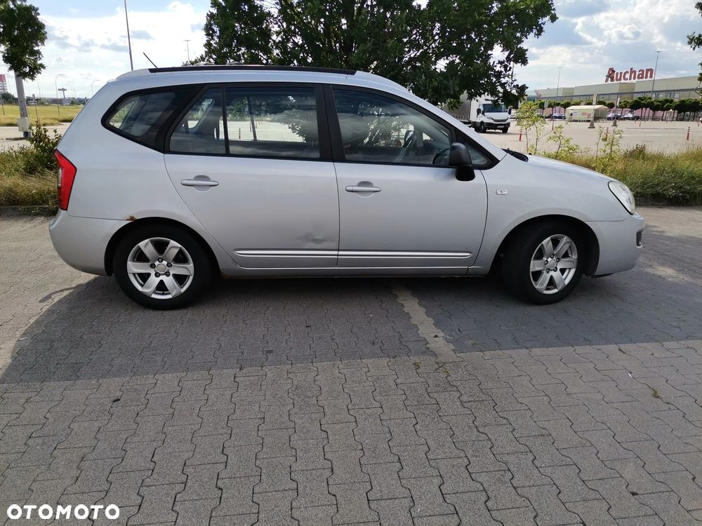 Kia Carens - 10