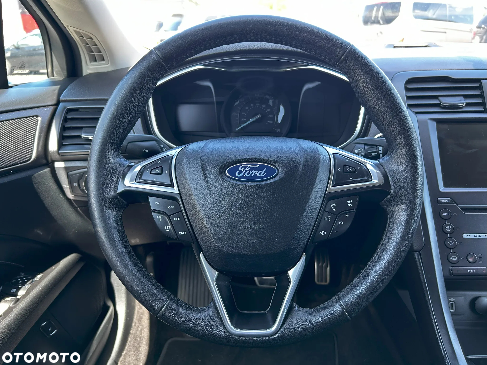 Ford Fusion 2.0 EcoBoost Titanium - 24