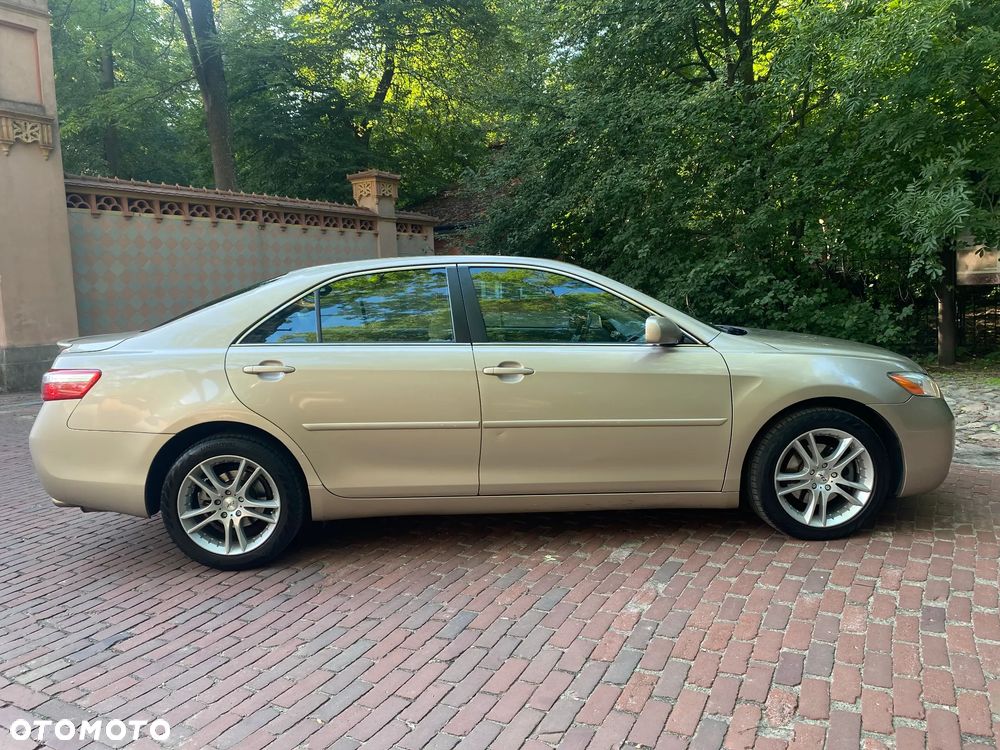 Toyota Camry - 2