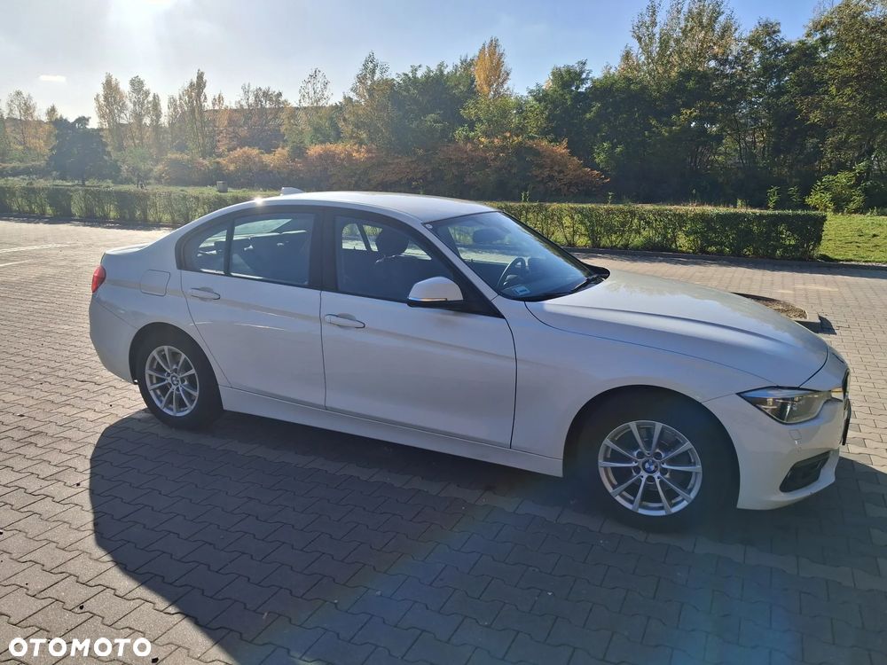 BMW 3 Series 2018 photo 2